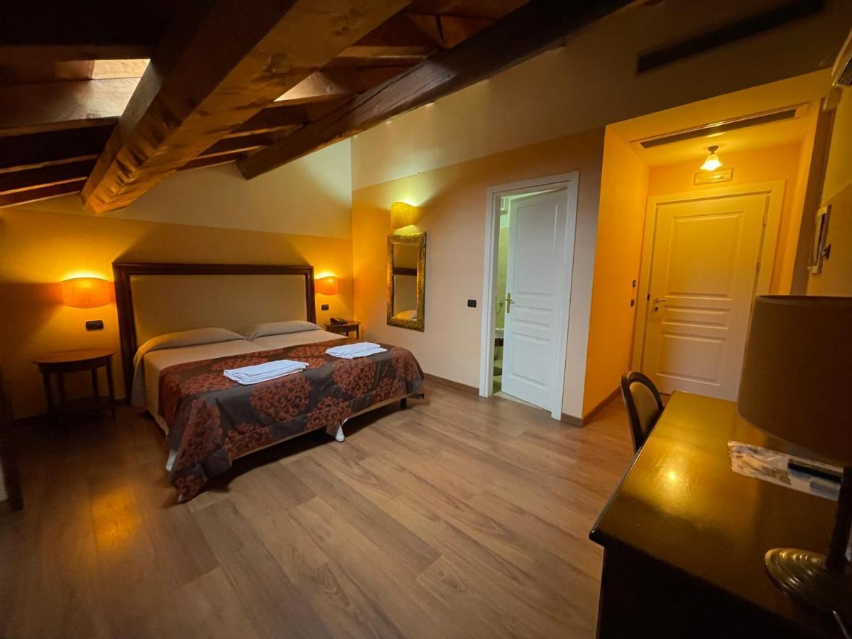 Hotel Cascina Marisa โอเปรา ภายนอก รูปภาพ