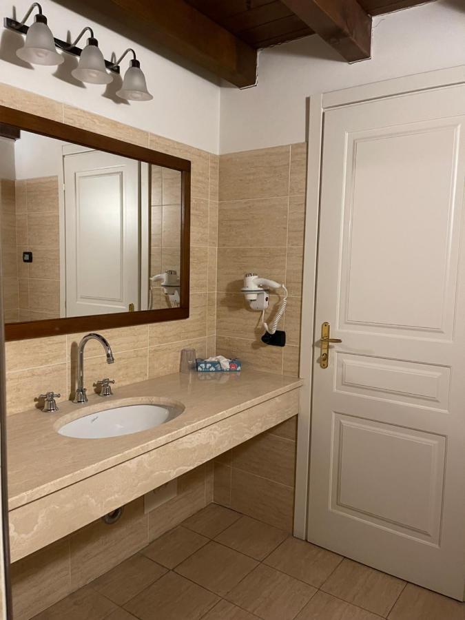 Hotel Cascina Marisa โอเปรา ภายนอก รูปภาพ